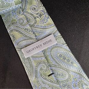 GEOFFREY BEENE 100% Silk Necktie‎ 60” x 3 5/8" Designer PAISLEY Blue EUC